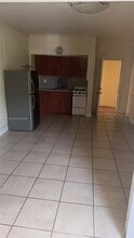 2614 SW 8th St in Miami, FL - Foto de edificio - Building Photo