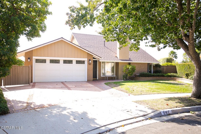 property at 947 Driftwood Cir