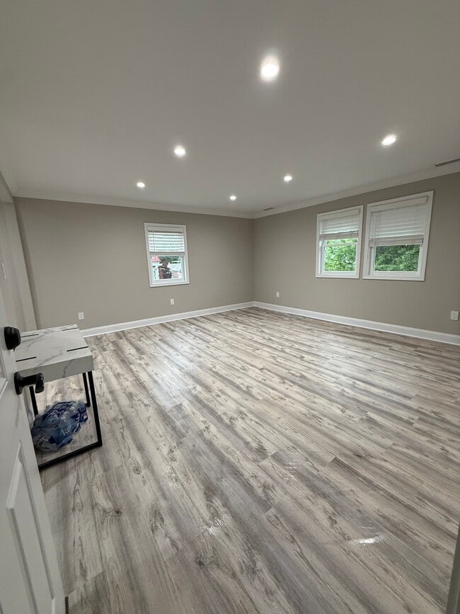 224 E Avon Rd, Unit 2-nd floor