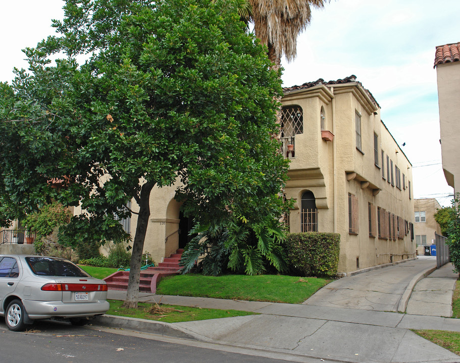 320 N Stanley Ave in Los Angeles, CA - Building Photo