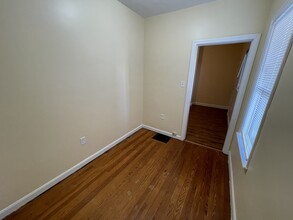 225 Holland St, Unit 2 in Somerville, MA - Building Photo - Building Photo