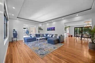 351 NE 98th St in Miami Shores, FL - Building Photo - Building Photo