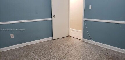 2063 NE 173rd St in North Miami Beach, FL - Building Photo - Building Photo