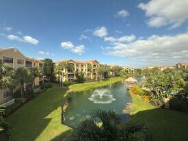 700 Uno Lago Dr in Juno Beach, FL - Building Photo