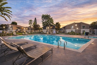 2827 S Fairview St, Unit C in Santa Ana, CA - Foto de edificio - Building Photo