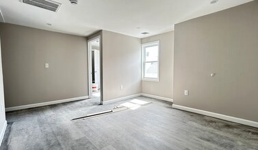 16 Long Ave, Unit 3 in Boston, MA - Building Photo - Building Photo