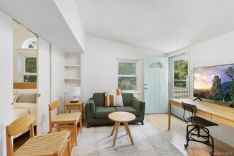 61 Squires Ave in East Quogue, NY - Building Photo - Building Photo