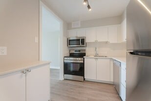 3575 Kaneff Crescent in Mississauga, ON - Building Photo