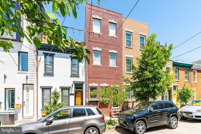 property at 2113 Montrose St