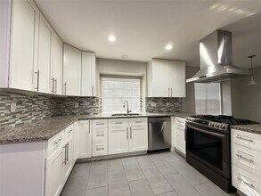 12510 Mill Ln Dr in Houston, TX - Building Photo - Building Photo