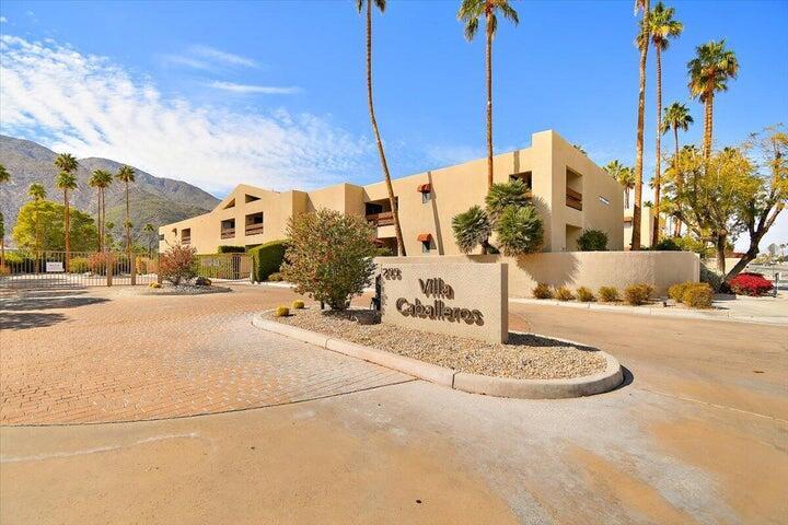 255 S Avenida Caballeros in Palm Springs, CA - Building Photo