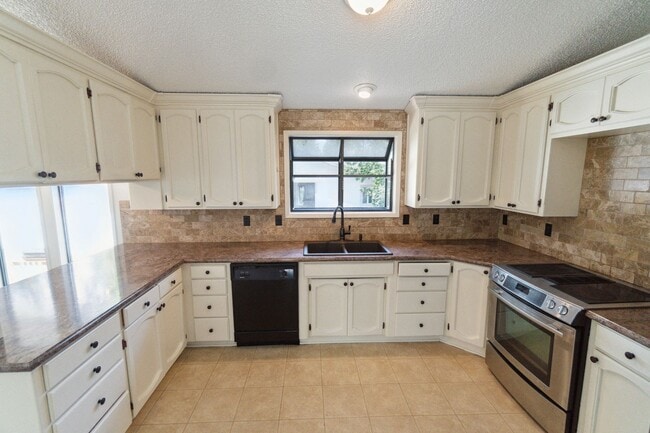 5806 W Pacific Park Dr in Spokane, WA - Building Photo - Building Photo
