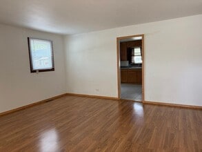 723 S Lake St, Unit 405 in Mundelein, IL - Building Photo - Building Photo