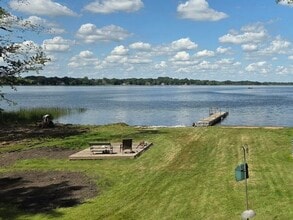 3311 Interlachen Dr NE in Ham Lake, MN - Foto de edificio - Building Photo