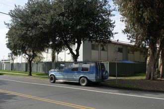 Parkside Plaza in Hayward, CA - Building Photo - Building Photo