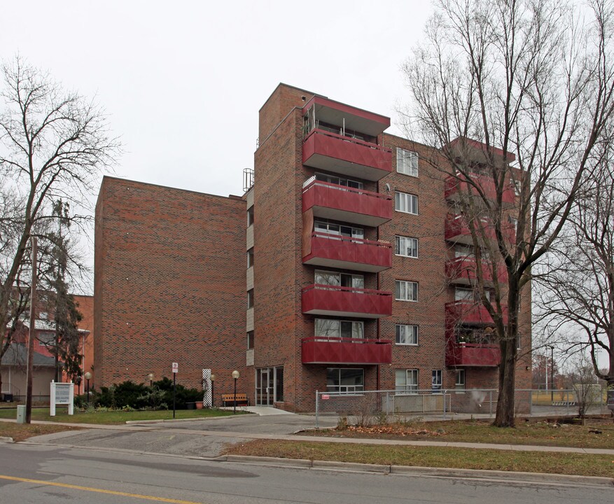 97 Nonquon Rd in Oshawa, ON - Building Photo