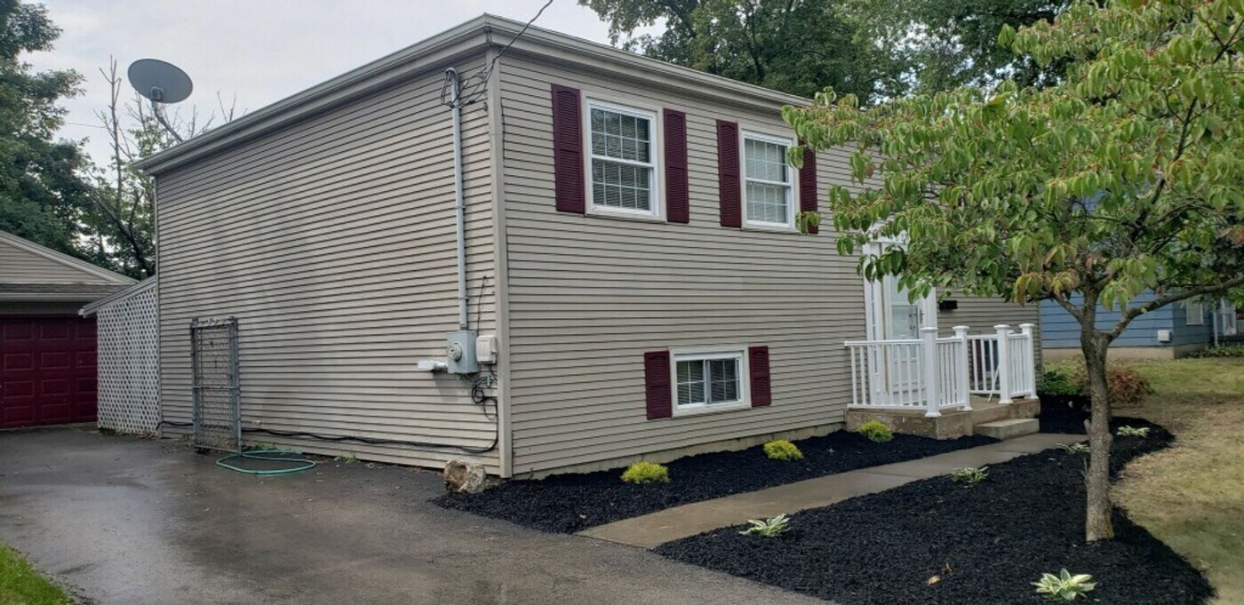 4629 Burkey Rd in Youngstown, OH - Building Photo