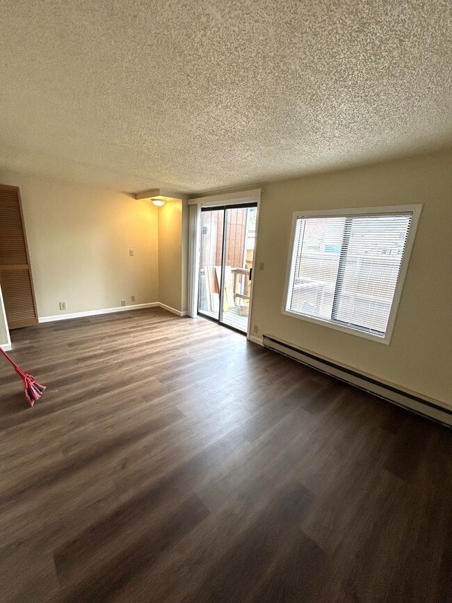 913 Peters Pl SE in Everett, WA - Foto de edificio - Building Photo