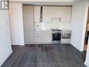 3900 Confederation Pkwy in Mississauga, ON - Building Photo - Building Photo