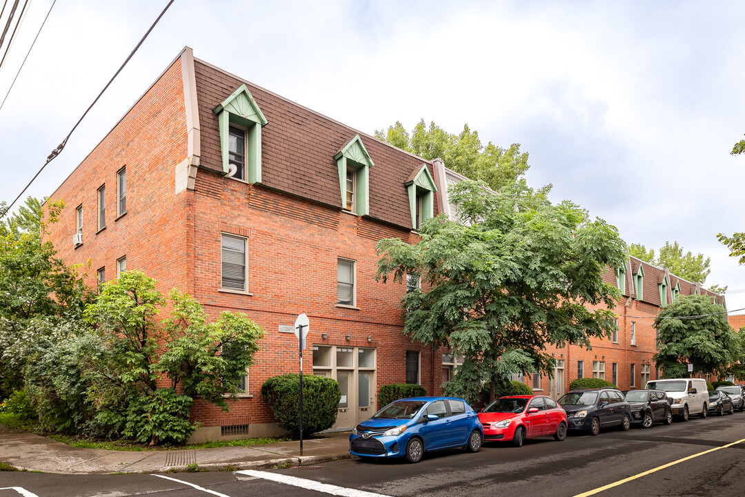 1350-1398 La Fontaine Rue in Montréal, QC - Building Photo