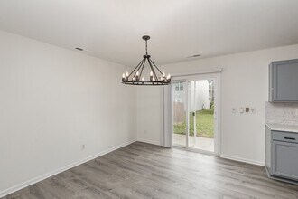 400 Erin Taylor Ln in Charlotte, NC - Building Photo - Building Photo