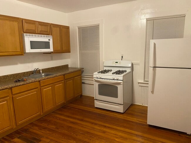 799 Brock Ave, Unit 2 North in New Bedford, MA - Building Photo - Building Photo