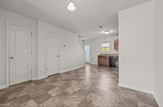 1168 Brooksridge Way in Whitsett, NC - Foto de edificio - Building Photo