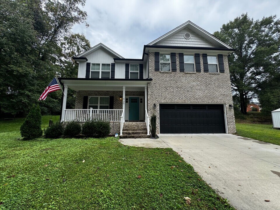 6730 Fairwood Ct in Clemmons, NC - Building Photo