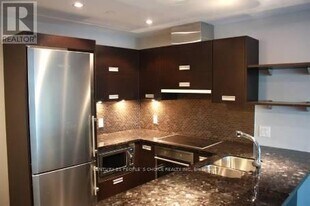 88 Park Lawn Rd in Toronto, ON - Building Photo