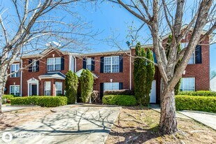 5549 Strathmoor Manor Cir