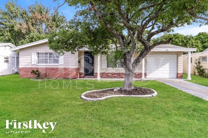 4125 Woodsville Dr in New Port Richey, FL - Building Photo