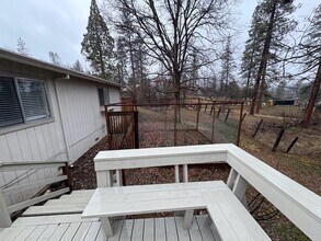 20 Smith St in Weaverville, CA - Building Photo - Building Photo