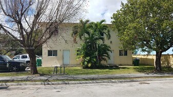 13950 NE 2nd Ave in Miami, FL - Building Photo