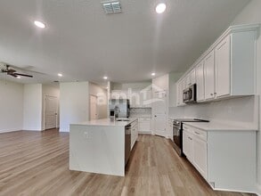 11632 Hillside Dr in Jacksonville, FL - Foto de edificio - Building Photo