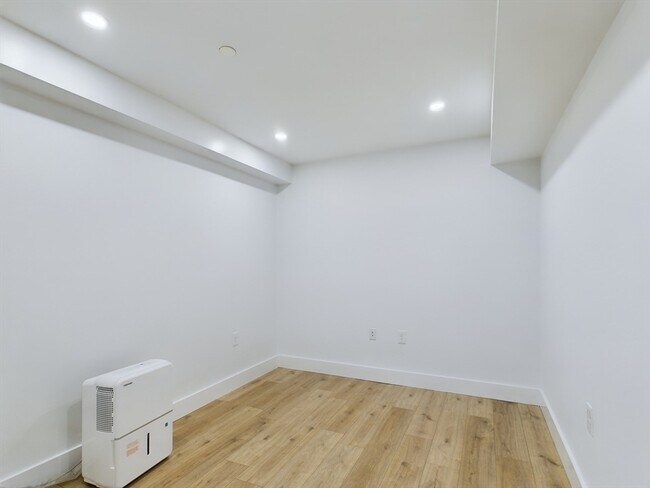24 Elder St, Unit 1 in Boston, MA - Building Photo - Building Photo
