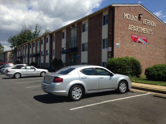 Mount Vernon Apartments in Alexandria, VA - Building Photo - Building Photo