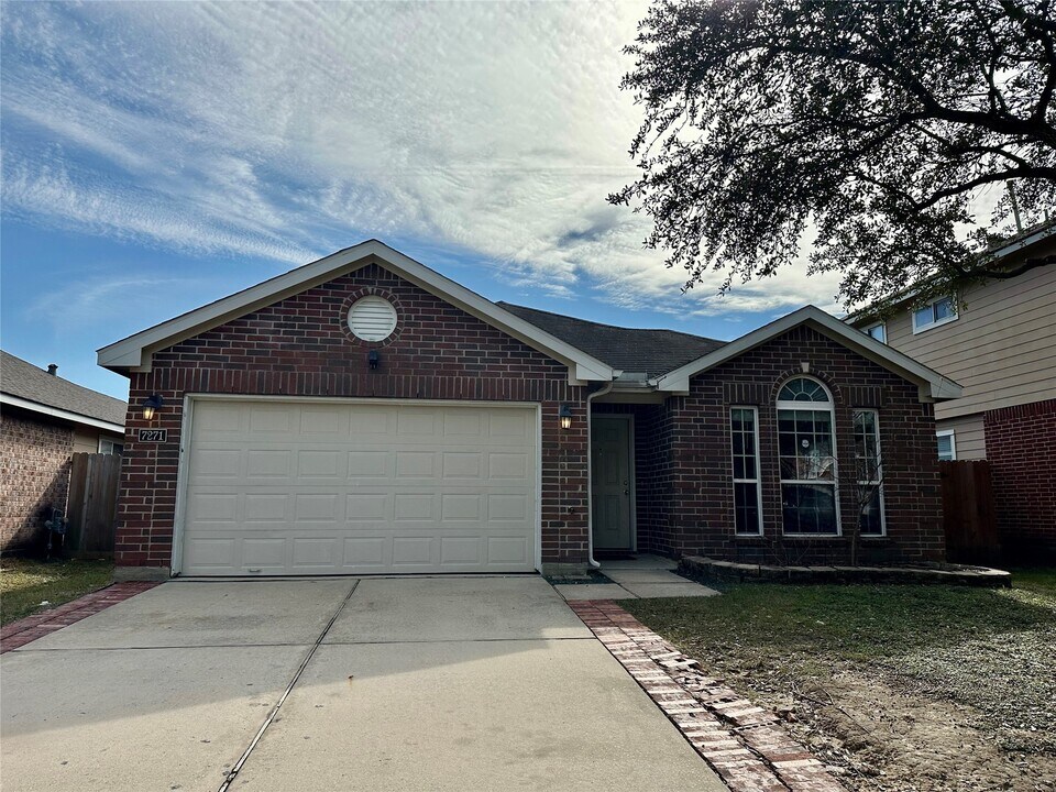 7271 Caracara Dr in Houston, TX - Building Photo