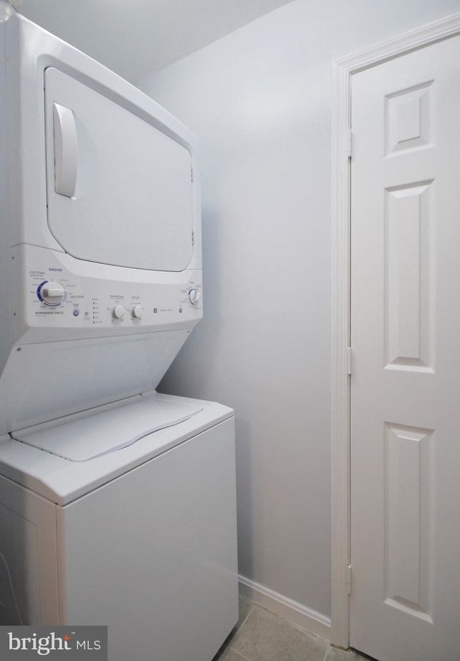 11405 Windleaf Ct-Unit -A in Reston, VA - Building Photo - Building Photo