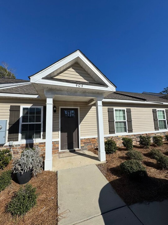 404 Andover Dr in Statesboro, GA - Building Photo