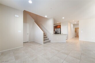 6111 Scarlet Leaf St in Las Vegas, NV - Building Photo - Building Photo