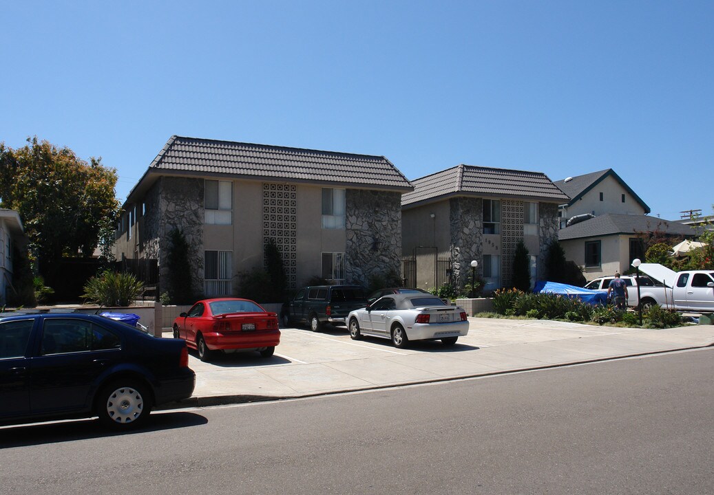 1955 Thomas Ave in San Diego, CA - Building Photo