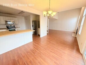 1555 Blue Brook Way in Greenwood, IN - Building Photo - Building Photo