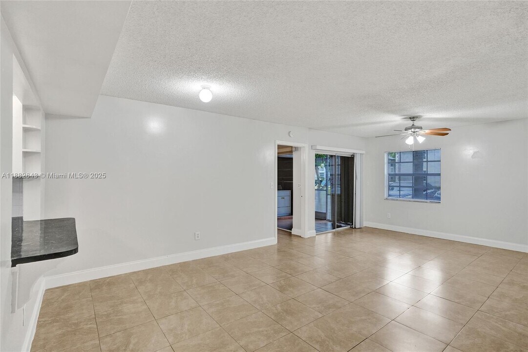 447 NE 210th Cir Terrace in Miami, FL - Building Photo
