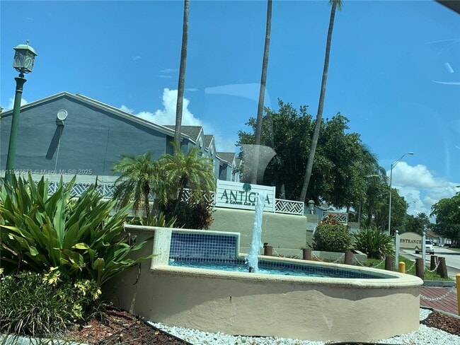 17500 NW 67th Pl in Hialeah, FL - Building Photo - Building Photo