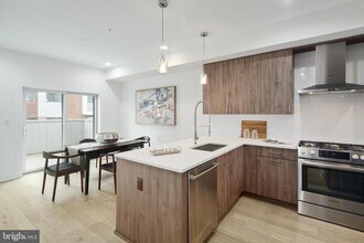 322 Fairmount Ave in Philadelphia, PA - Foto de edificio - Building Photo