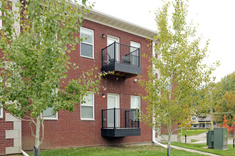 915 Harlocke in Iowa City, IA - Building Photo - Building Photo