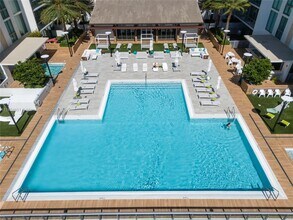 300 Sunny Isles Blvd, Unit 4-1805 in Sunny Isles Beach, FL - Building Photo - Building Photo