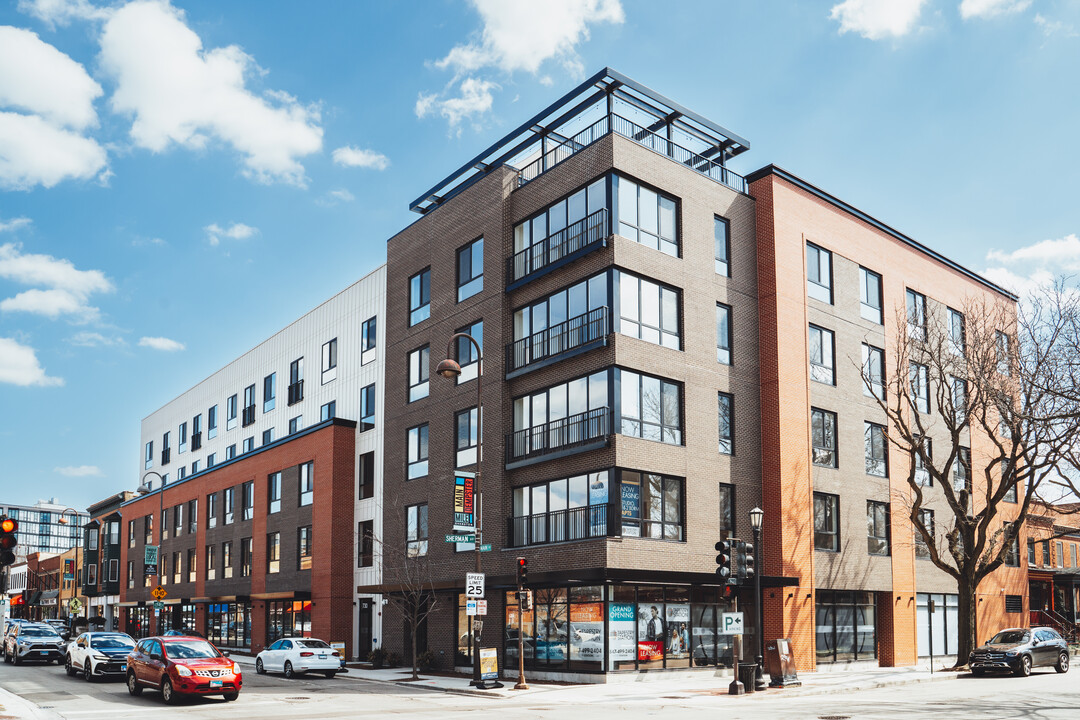 Tapestry Station in Evanston, IL - Building Photo