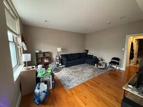 57 E Butler Ave, Unit 2C in Ambler, PA - Foto de edificio - Building Photo