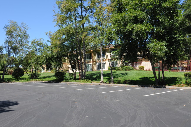 Placerville Apartments in Placerville, CA - Foto de edificio - Building Photo